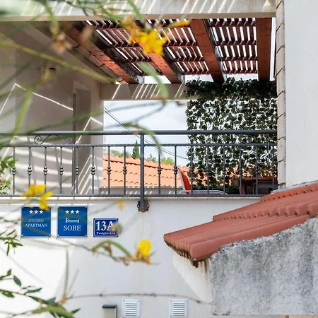 Ivka's House Appartamento *