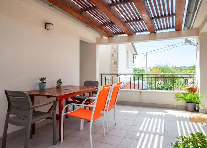 Daire Ivka's House Rogoznica (Sibenik-Knin)